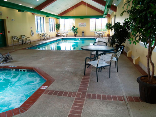 Quality Inn & Suites Pool